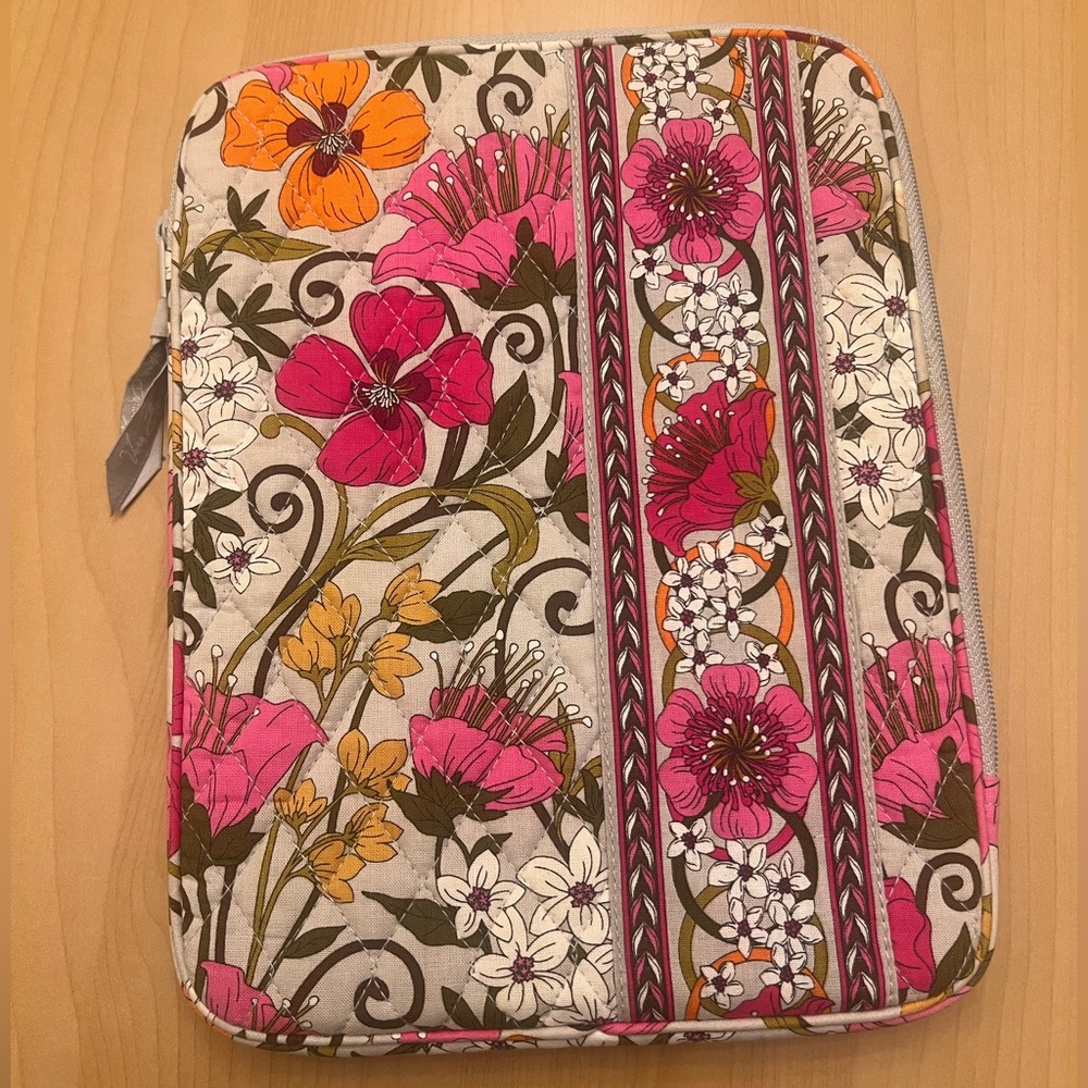 Vera Bradley Quilted Tablet Sleeve Case 10x8 Inches Padded Zipper Tech Holder